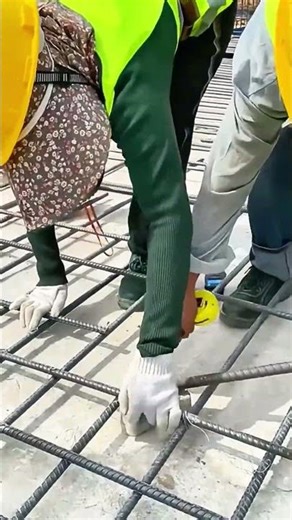 The process of lifting the steel mesh to insert the spacer