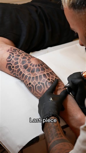 Dotwork Mandala Tattoo in Berlin