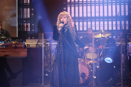 Stevie Nicks Returns to ‘SNL’ With Powerful Performances of ‘The Lighthouse’ & ‘Edge of Seventeen’: Watch