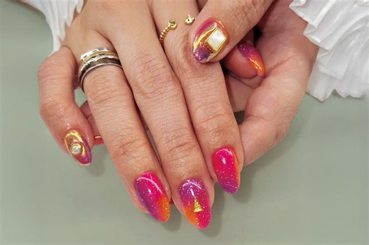 Neon Reflective Watercolor Nails Are the Coolest Look You'll See This Spring—Here's Your Step-by-Step