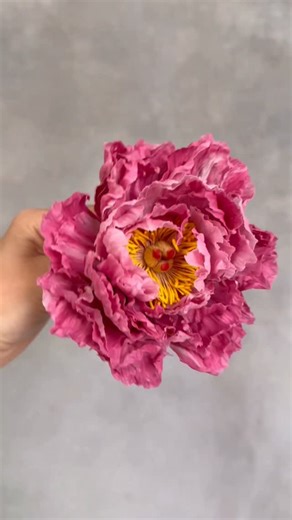 Ekat’s Academy | Online Cake School on Instagram: "Black Friday Sale alert! 🌸 I’m so proud of this online course where I teach how to make sugar peonies — now 50% OFF for a limited time. It’s one of my favourite flowers to teach because it’s simple, fast, and perfect even for beginners. You’ll also learn my flexible sugar paste recipe that makes shaping petals so much easier. If you’ve been wanting to create beautiful statement flowers for your cakes, this is the perfect one to start with. Comm