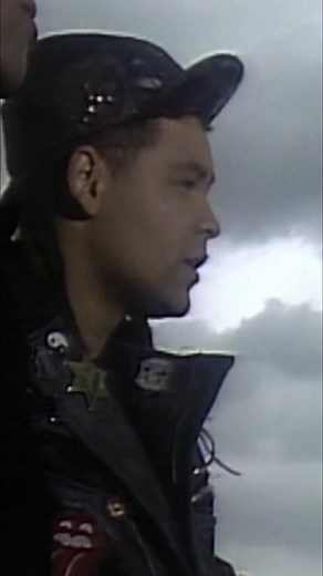 An unsuccessful lake search fuels suspicion. Why are someone's clothes dry? The hunt for answers and hidden clues intensifies. Every detail matters in uncovering the truth. #LakeSearch #Suspicion #HiddenClues #Mystery #Investigation | 80's Movie Fan