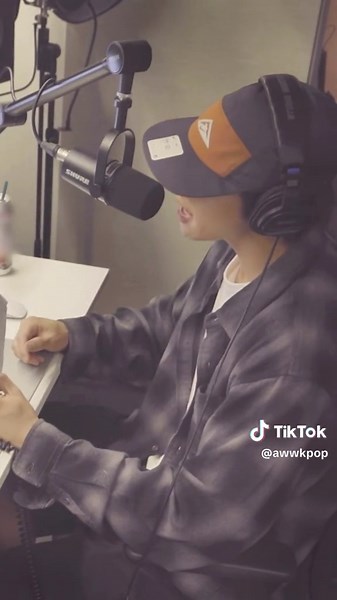 Cha Eun Woo Sings Song for Moonbin | Astro Tribute at 2:23