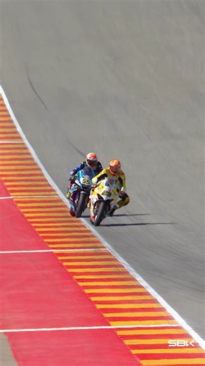 Here’s the moment Andrea Iannone snatched P6 from Andrea Locatelli! ✊ #AragonWorldSBK 🇪🇸 #WorldSBK | WorldSBK