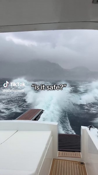 Exploring the Amalfi Coast by Boat: Safety Tips