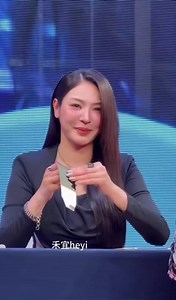 232K views · 10K reactions | I saw this cute video (CTTO!) on TT of Faye at her fan sign. Photo reveal, sticker comes off and the crowd starts cheering extra loudly. Look at Faye profusely blushin | Adelaine Green | Facebook