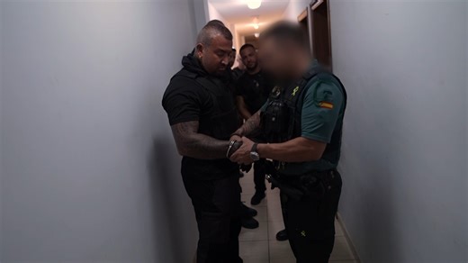 Unreported World: The Spanish island battling a squatting mafia