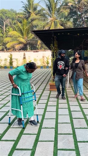 704K views · 2.7K reactions | Old Lady Finally Gets Help from a Kid | Awesome | Facebook