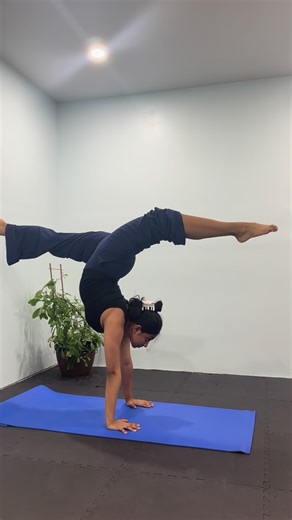 Pree🪷 on Instagram: "Handstand split challenge. I thought this would click faster than it did. Turns out control and patience matter way more than I expected. Still a work in progress, but that’s the point. #splits #flexibilitychallenge #flexibity #handstand #yoga"