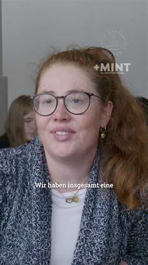 Internat Birklehof on Instagram: "Meet Sarah Bosslet – Bio & Mathe-Lehrerin am Birklehof. Sie lebt auch hier auf dem Campus und ist ein klasse Vorbild für Teamgeist, Disziplin und Ausdauer. 💪🏊‍♀️ Früher Mitglied der Nationalmannschaft im Langstrecken- & Freiwasserschwimmen, heute unverzichtbar in unserer Schulgemeinschaft, unserem plus-MINT Programm und unserer Arbeitsgemeinschaft Endurance Sport. Sie zeigt, wie das gemeinsame Leben und Lernen am Birklehof ist: richtig energiegeladen. 🌟 Neugi