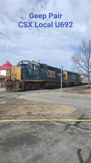 CSX Local with GP38-2 2575 (L&N) & GP40-2 6110 (B&O) #csx #geep ‪@CameraBryan‬ #trainvideo #local
