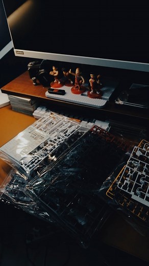 mission started . . #gunpla #gunplabuilder #mokit #plamo #gundam #bandainamco #gundamtiktok #gundamcommunity #tiktokchallenge #fyppppppppppppppppppppppp #tiktokviral #gunplacommuntiy #bts #runner #part #assembly #mancave #workstationsetup #wip