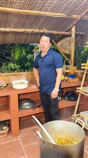 782K views · 15K reactions | Rồi tới công chuyện đi 3 về 6 kkk ra liền món gà giả cầy, mời ACE nha #phuonghhl #luadanghhl | Phương HHL | Facebook