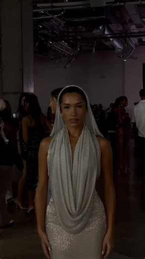 Azra on Instagram: "A moment for this look 🤍"