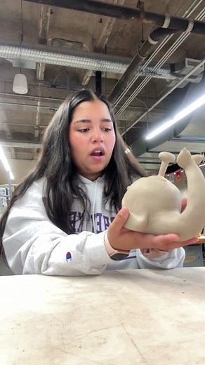 This teapot will definitely be one of my favorite projects bc it was the easiest one for me :)) And its looking gooood #clay #ceramics #ceramicsclass #ceramicsgirl #pottery #art #sculpture #diyproject #teapot