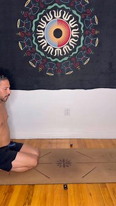 💪🏽Here is a yoga flow for your inversion practice. I suggest starting with the shoulder stand as your first inversion. Once you feel comfortable with that, you can progress to the headstand, and as I demonstrate here, even the elbow stand. I would love to guide you if you're ready to elevate your practice! I live stream daily and work with students of all levels. You can find the link to sign up in my bio. See you on the mat! 🙏🏽 #inversion #yogainversions #headstand #forearmstand #elbowstand