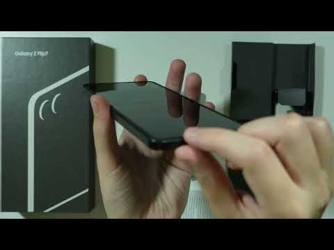 Does Samsung Galaxy Z Flip 7 & 7 FE Come with Screen Protector? (Pre-Installed Screen Protector)