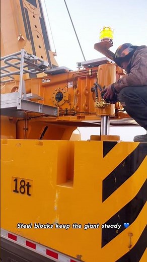 200 Ton Crane SNAPS On Huge Counterweight🏗️