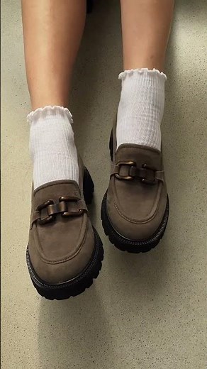 Your new wide fit obsession! 📦🎀 Chunky suede loafers for cozy fall days ✨
