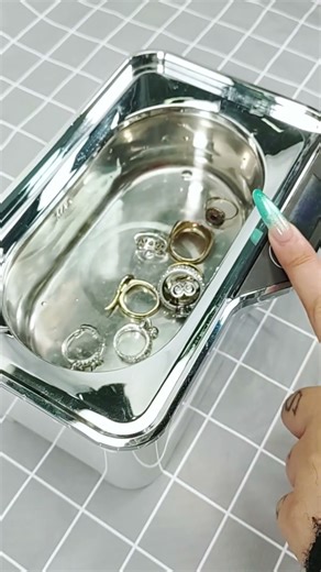 Ultrasonic cleaner deep clean rings without lifting a finger!