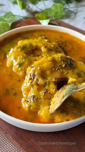 994K views · 8.7K reactions | Makke ke Dhokle in Palak Gravy #tradtionalrecipe #momspecialrecipe #winterspecialrecipe #makkikedhokle #reel #cooking #reelschallenge #reelsfypシ #reelsfb #traditionalkitchenrecipes #foodlovers | Traditional Kitchen Recipes | Facebook