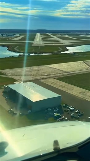 Abdul Razzaq Jaufar | Aviation on Instagram: "AIRBUS A380 COCKPIT VIEW LANDING CLIP 🫶🏻 #emirates #airbusa380 #fly #creatorserchinsights #1millionviews #aviation #oneworld #pilot #trending #1millionviews #fly #london #airbus #instagram #flydubai #addup #new #cockpit #"