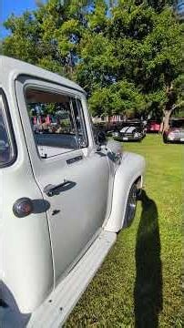 1956 Ford F-100 Custom Pickup (Classic White)