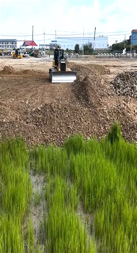 61K views · 474 reactions | Excellent Work Skills By Professional Bulldozer Operators #dozer #bulldozer #rells #reelsinstagram #heavyequipment | Bulldozer Operator | Facebook