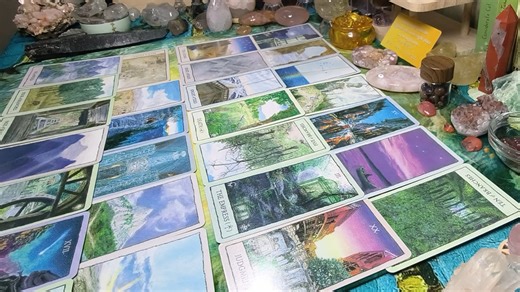 藏在黑夜里的人正在经历风暴，你正在驶向光明的未来