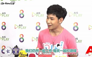 【SK机器人字幕组】【中字】Singto采访提到SK｜“我们仍然一起工作 每天一起打游戏”