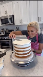 5.6K views · 103 reactions | 7.Cake DetailsStyle- 2 TieredBottom Cake Size- 8” tall style (6, 8” x 1” cake layers) Top Cake Size- 6” (4, 6” x 1” cake layers) Cake flavorsBottom- Vanilla BerryVanilla cake, Vanilla Buttercre.mp4 | Theblondewhobakes | Facebook