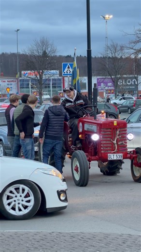 Insanity at Asecs 🌙 Pulling up from near and far just to show out