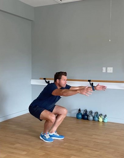Ballet Squat: Strengthen Glutes & Inner Thighs