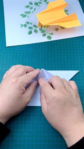 4.2K views · 41 reactions | How to Make a Kite!! - World Record | WORLD RECORD PAPER AIRPLANE for Flight Time#origami #paperplane #DIY #tutorial #toys #howto #homemade #papercrafts #crafts #easy | craftingfort | Facebook