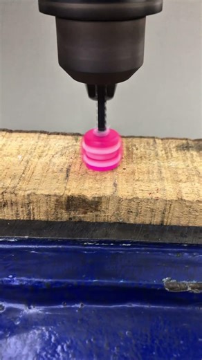 Screw-Powered Drilling Experiment on Dice #ToolExperiment #LifeHacks#fyp #trending #viralvideo