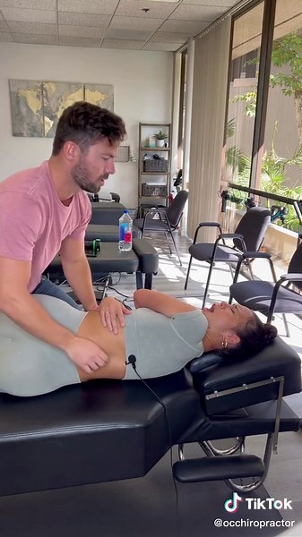 First timer getting adjusted #chiropractic #fyp #chiropractor #adjustment