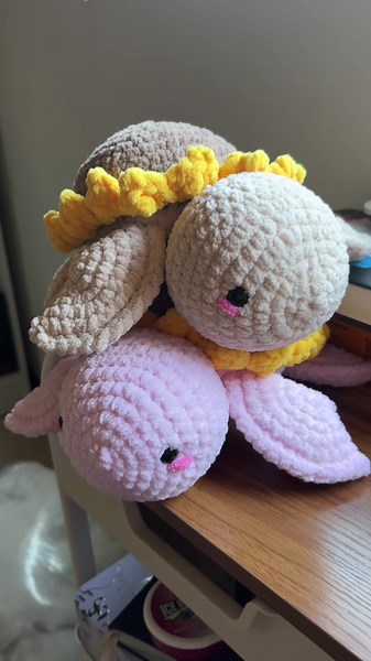 I’m in love with these sunflower turtles 🌻🐢 Turtle pattern by @Genna | CrochetByGenna Sunflower petals by Rose and Lily Crochet on YT #turtle #turtlecrochet #crochet #crochetplush #plushie #sunflower #handmade #crochetinspo