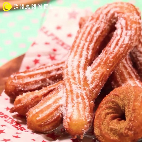 378K views · 10K reactions | 【使用市售鬆餅粉和豆腐就能完成！簡易吉拿棒】 每次看電影必備的吉拿棒~ 趁熱沾裹上肉桂糖~ 酥酥脆脆又好吃~ 快點擊連結進入官網看看要如何做吧~~ | C Channel | Facebook