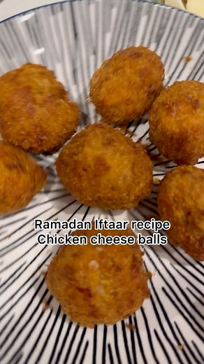 Ramadan Special Iftaar Chicken cheese balls #ramadaniftaar #iftaarrecipe #ramadaniftaarrecipe #iftarrecipe #iftarrecipeideas #chickensnacks #iftarchickensnacks #snackballs #chickencheeseballs #chickencheese #cheeseballs #cheeseballsrecipe #pakistanifood #pakistanifoodvlogger #pakistanifoodblogges #urdurecipe #ramadankareem | Farheen Naz Vlogs