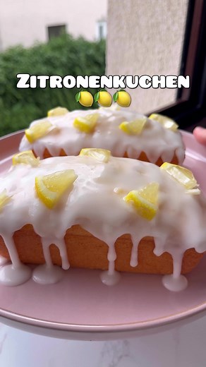 Saftiger Zitronenkuchen mit Vanille und Butter