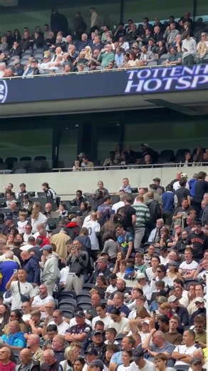 Spurs fans flood out the Tottenham Hotspur Stadium with the team 3-0 down vs Aston Villa 🏟️