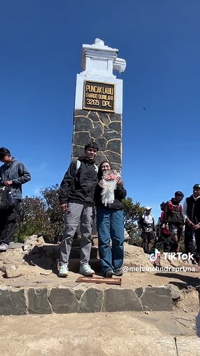 Mendaki Gunung Lawu via Cemorosewu: Pengalaman Baru