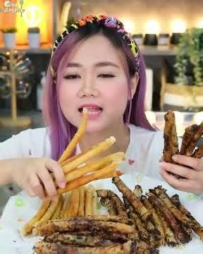 Gina Angelia Review Cemilan Ruby Dimsum, Lumpia, Aroma Crunchy