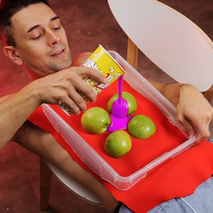 10K views · 35 reactions | Realizza un costume da cosplay di Hellboy usando semplici materiali! Da uomo comune a Supereroe! ✊ | 5 Minuti Creativi | Facebook