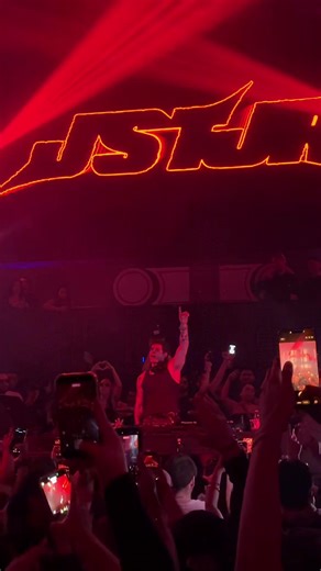 JSTJR Delivers Electrifying Performance at Exchange