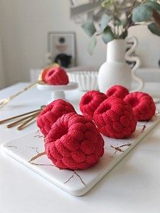 16K views · 266 reactions | Framboises ✨ Moule trompe l'oeil framboises Patissland Code promo BYAICHA10 Click and collect en boutique à Osny 95 possible ❤️ https://patissland.fr/ *Ambassadrice Patissland / Collaboration commerciale #framboise #trompelœil #faitmaison #delicious #gateau #gateautrompeloeil #pastry #raspberry | My Kitchenette & Cie by Aicha | Facebook