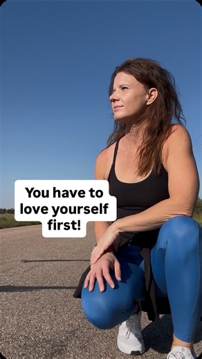 I believed I had to wait until I had the body I wanted to love myself. And THAT is actually what was holding me back and causing a rollercoaster of results. Instead of telling myself I “deserve” to indulge and binge and use food and drinks as coping mechanisms, I had to learn that I deserved BETTER! I realized you can’t hate your way in to a new version of you. That’s when everything shifted. 💡 I started rewarding myself with things like make up and leggings when I would hit big targets and kee