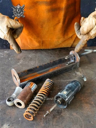 This DIY Tool Makes Bike Shock Spring Removal Simple & Safe #inventions #remove #bikeshock #absorber #springs