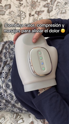 Si sufres de artritis o artrosis esto te va a ayudar 🥹 #artritis #artrosis #dolordemanos #regalo #navidad Este guante masajeador combina calor compresión y masaje que relaja toda la mano tiene varios modos que se adaptan a tu mano y es ideal para combatir el dolor. Gracias a este guante terapéutico llevo una vida mucho mejor🥹