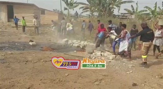 137K views · 1.1K reactions | #NhyiraUpdates Kaase explosion: Residents blocking the fuel from spreading | Nhyira 104.5 FM | Facebook